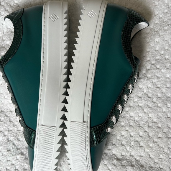 NIB. Tiannia Barnes MEN'S BILLY LEATHER LOW-TOP
SNEAKER IN EBONY OLIVE - Picture 9 of 15